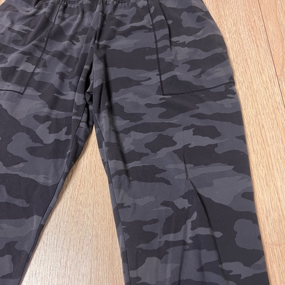 Athleta Salutation Camo Jogger - Picture 5 of 10